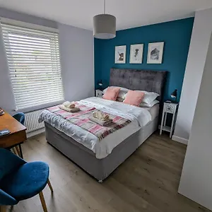 Homestay Cosy Guest In A Family With Free Parking, Edinburgh