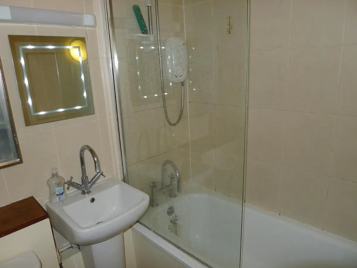 1 Bedroom Flat In Historic Cooperage Apartments Leith Edinburgh 0*,